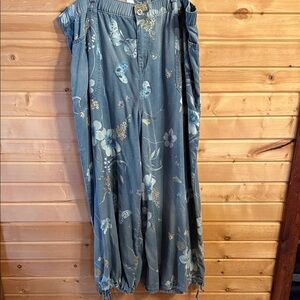 Torrid Festo Blue Floral & butterfly Print Pants